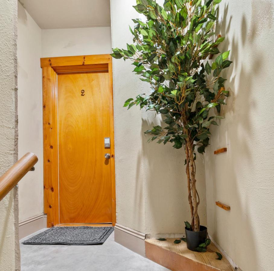Sleeps 5 Near Ferry, Train To Boston And Downtown -2br New Bedford
