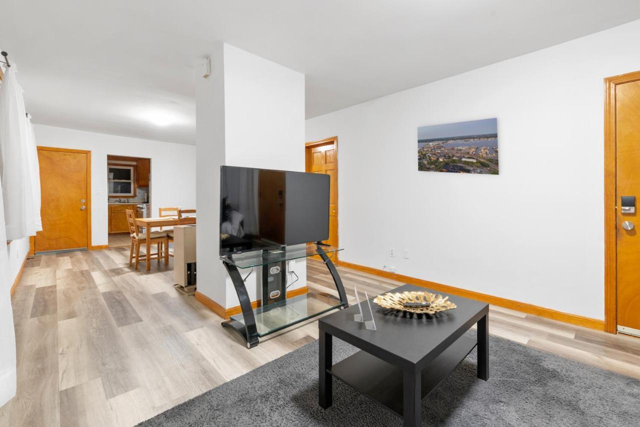 Sleeps 5 Near Ferry, Train To Boston And Downtown -2br New Bedford