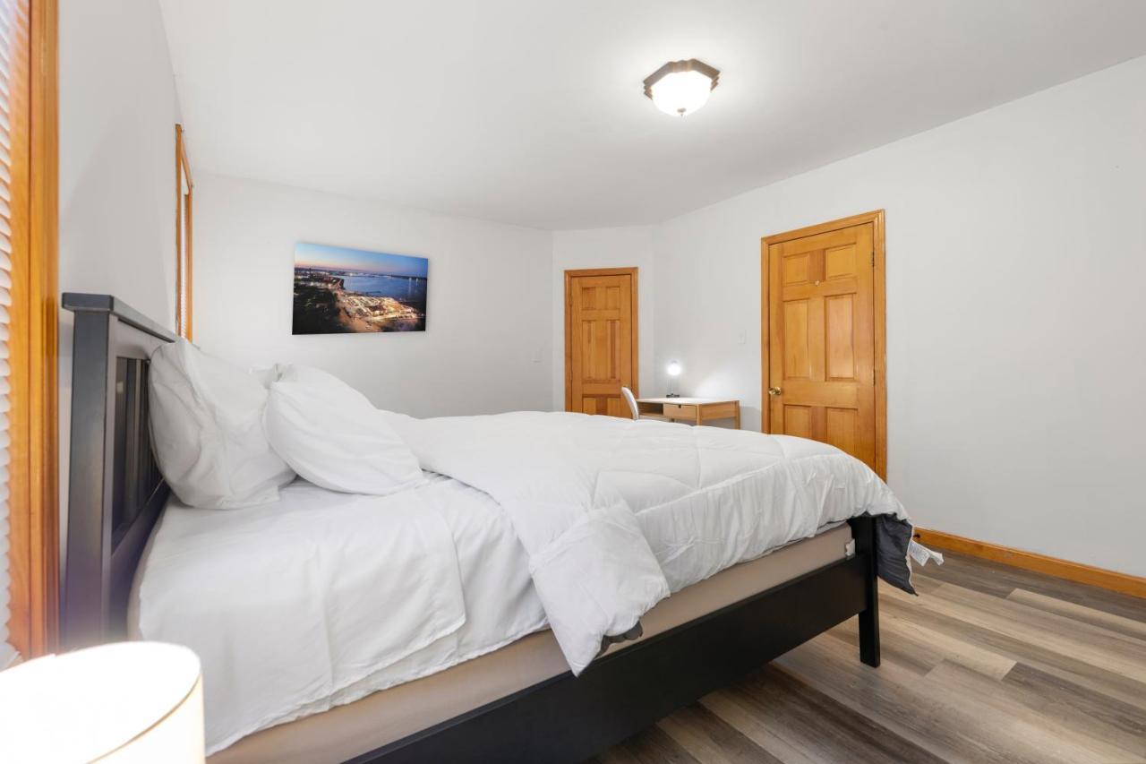Sleeps 5 Near Ferry, Train To Boston And Downtown -2br Apartment