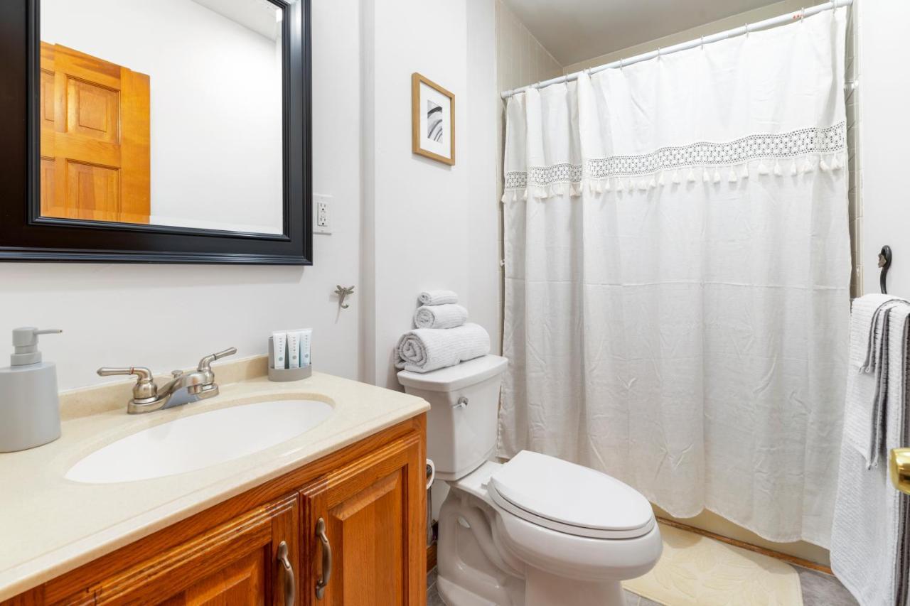 Sleeps 5 Near Ferry, Train To Boston And Downtown -2br Apartment New Bedford