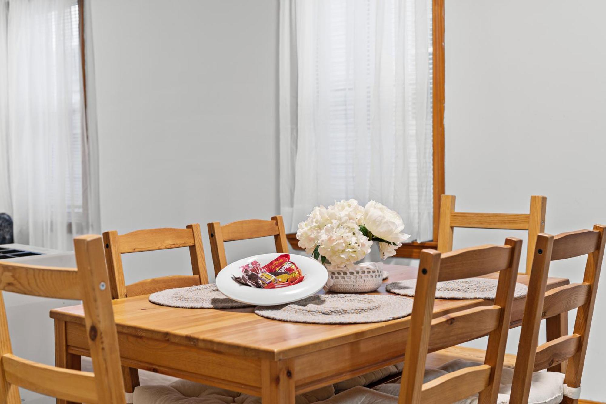 Sleeps 5 Near Ferry, Train To Boston And Downtown -2br *