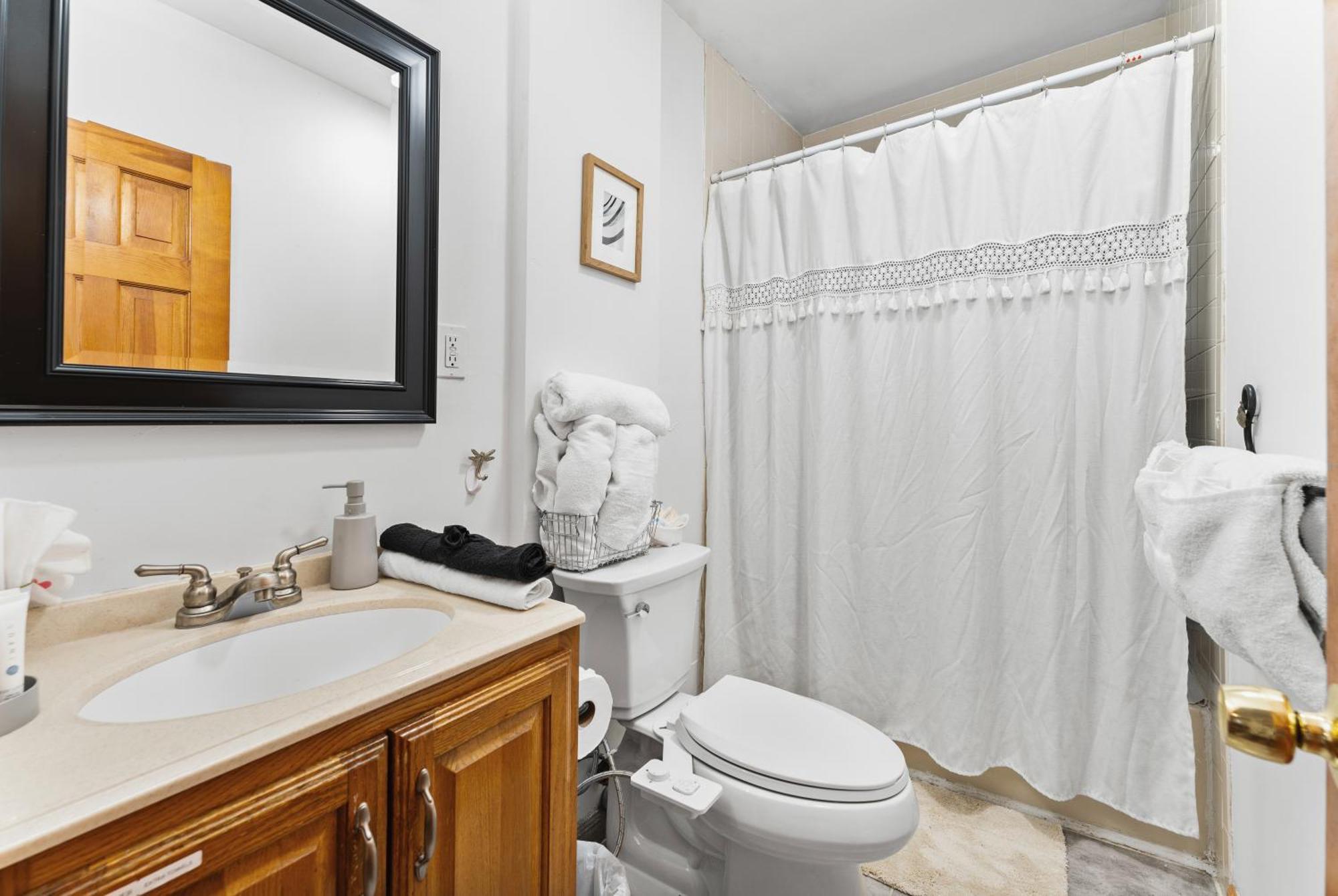 Sleeps 5 Near Ferry, Train To Boston And Downtown -2br *