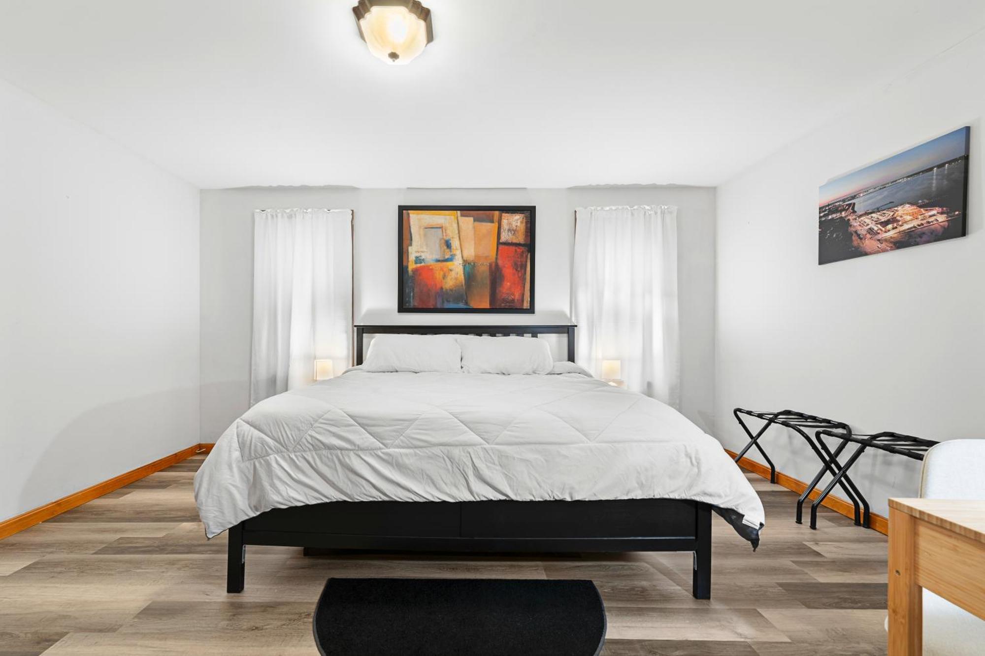Sleeps 5 Near Ferry, Train To Boston And Downtown -2br Apartment