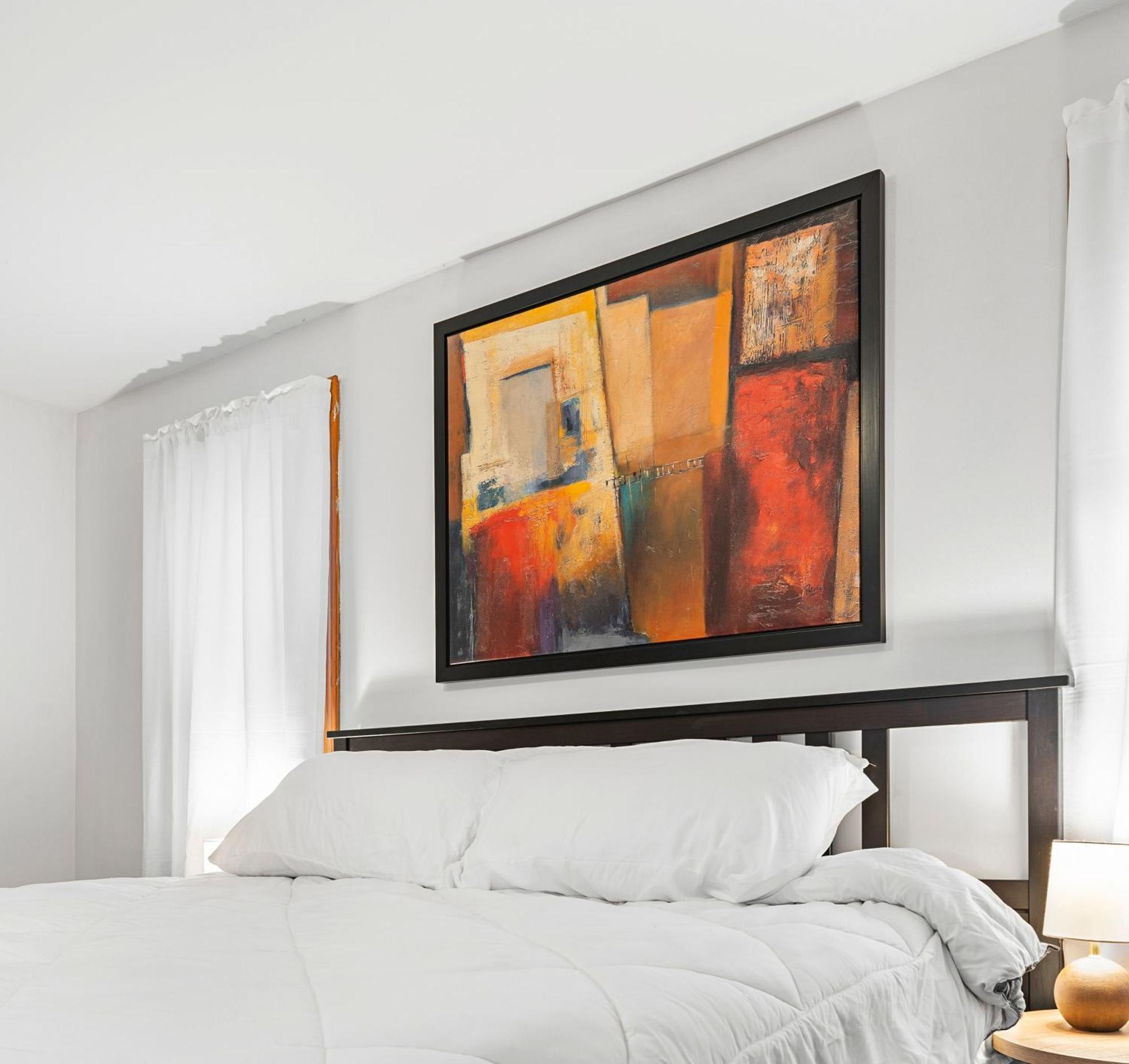 Apartment Sleeps 5 Near Ferry, Train To Boston And Downtown -2br